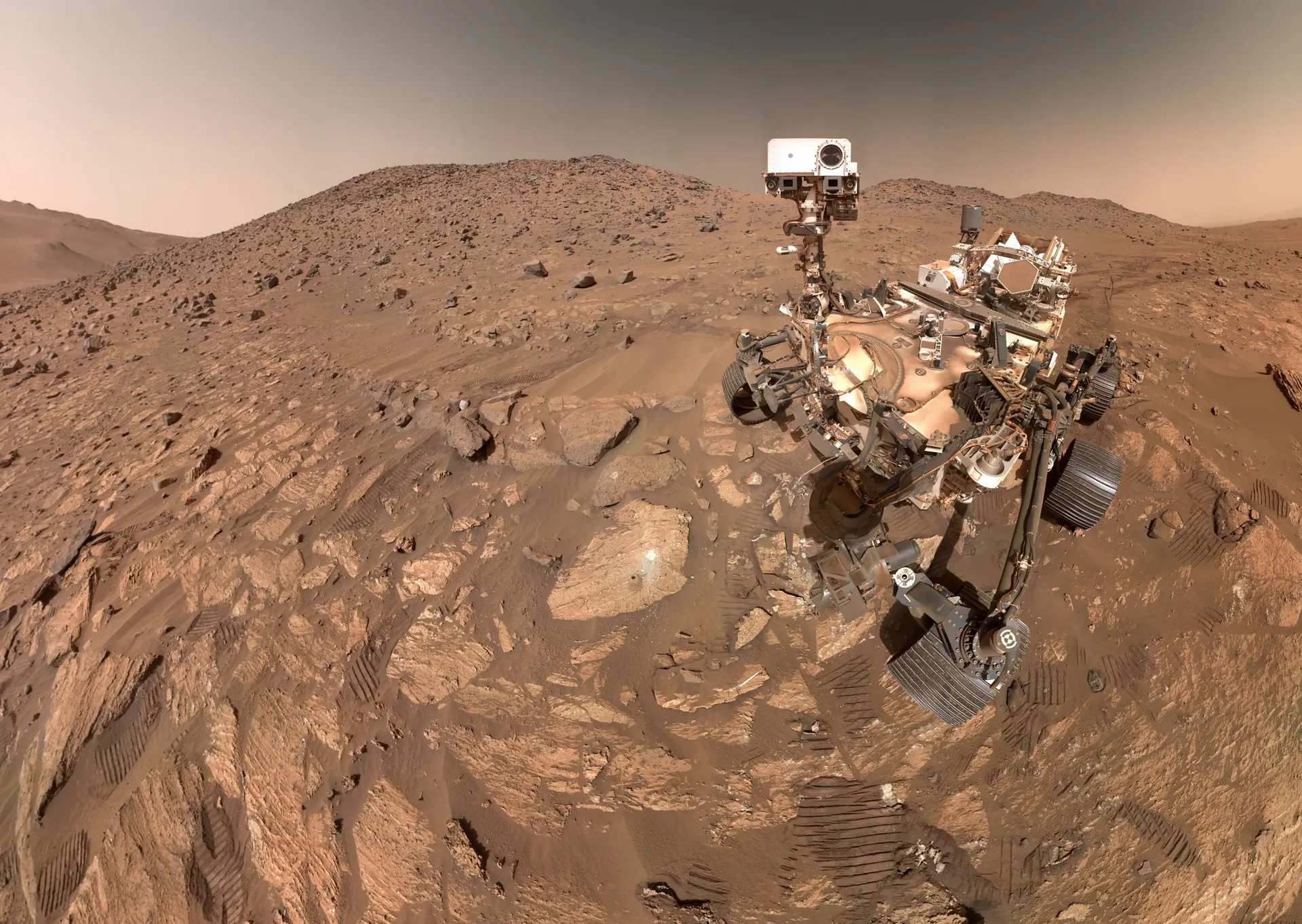 Perseverance rover on the Jezero crater rim